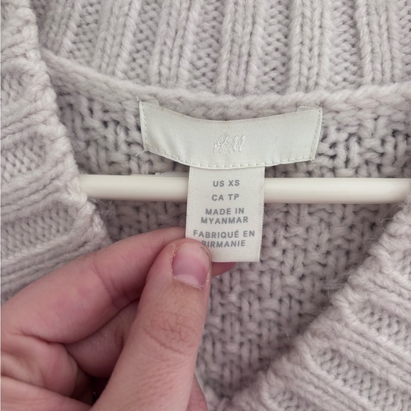 H&M Cream Knit Sweater Vest - Picture 2 of 5